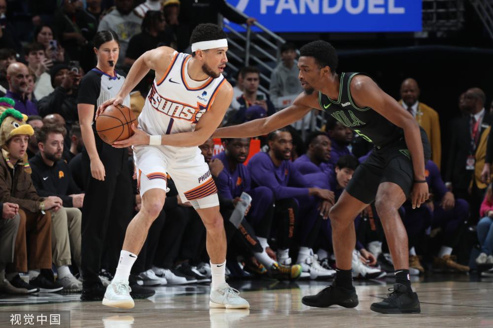 发挥一般，马丁半场丢失10次球权+7次身体对抗仅赢2次.