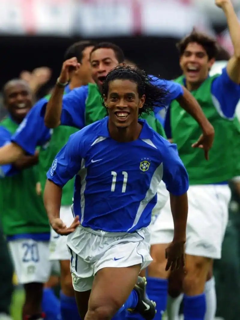 曼联旧将瓦伦西亚遇球迷跳桥轻生，最终成功劝阻其放弃自杀.