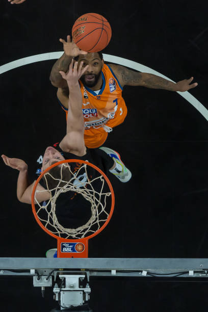 持着对全联 持着对全联